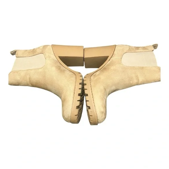 SODA Tan Suede Ankle Boots with Chunky Heel and Elastic Panels LIKE NEW! Size 8 - Picture 7 of 11